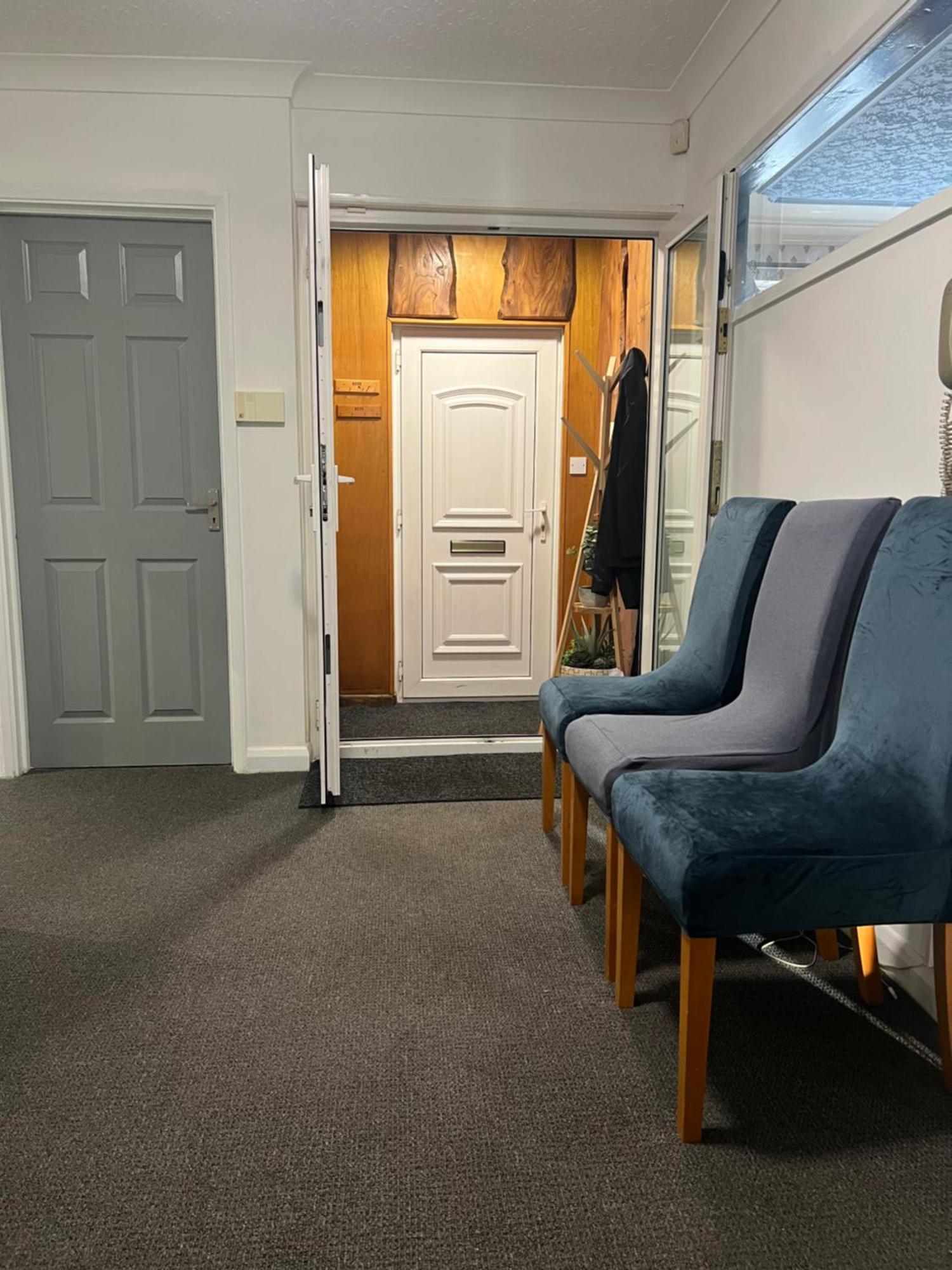 Twin Room At The Bungalow With Shared Shower Room Kettering Extérieur photo